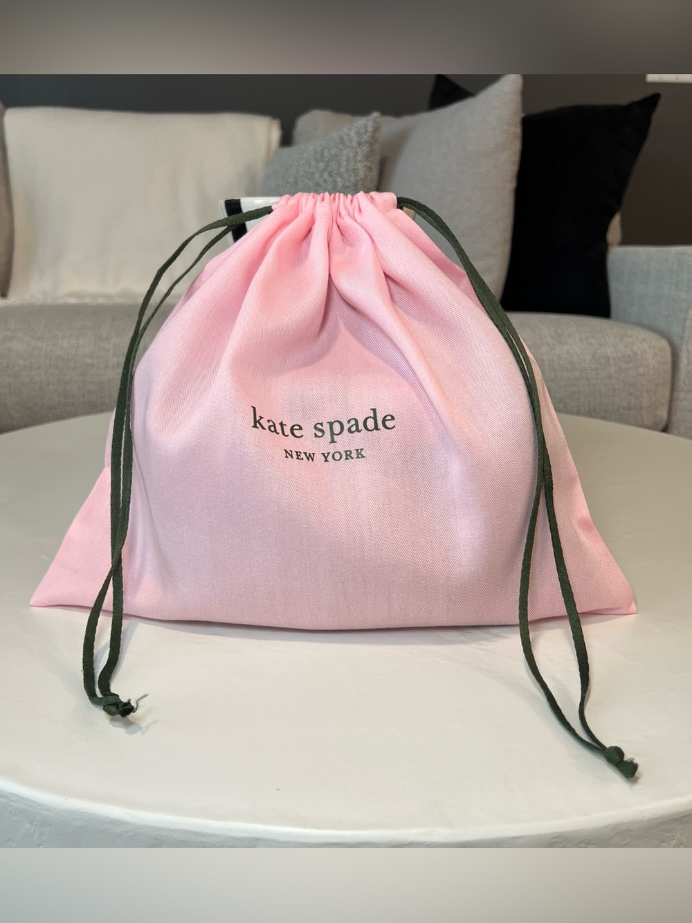 Kate Spade New Logo Pink Small
Drawstring Dust Bag